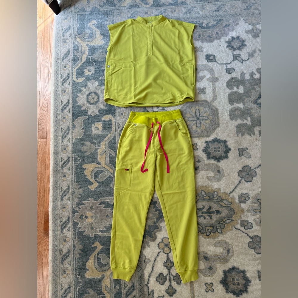 Figs yellow scrub set - size S